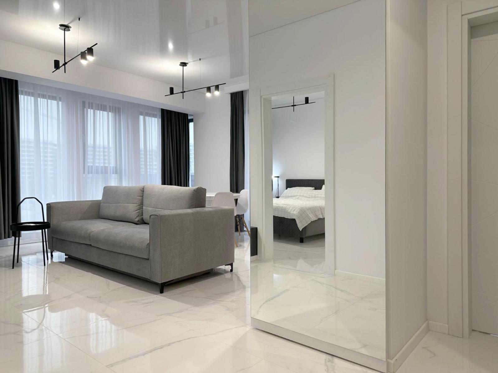 Koya Tower By The Lake Apartments Mamaia Exterior foto